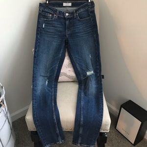 Levi’s 711 Skinny NWOT never worn Size 27